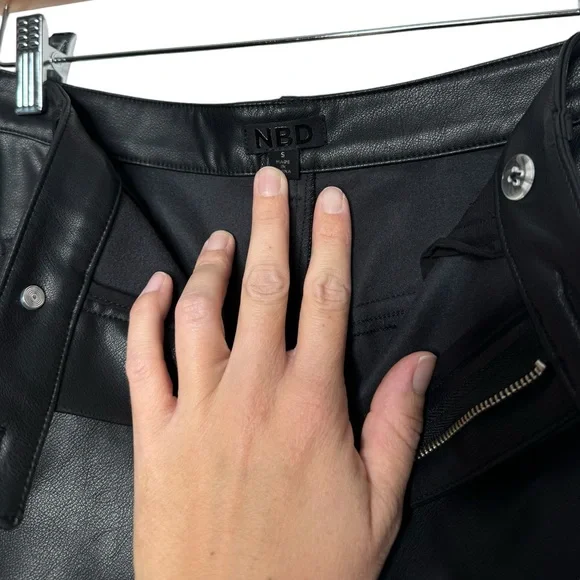 NBD | Darby Pant in Black Faux Leather Small - Picture 5 of 7